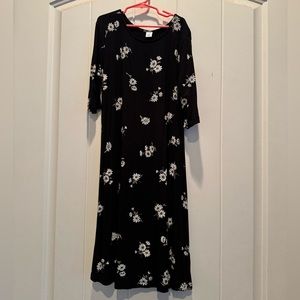 Old navy size XS, color is Black, and white